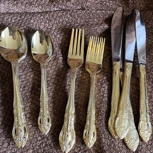 HF LTD Gold tone Flatware 18 Piece set